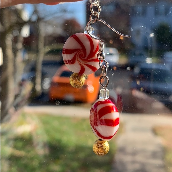 2 pairs Christmas Holiday Earrings - Picture 3 of 4